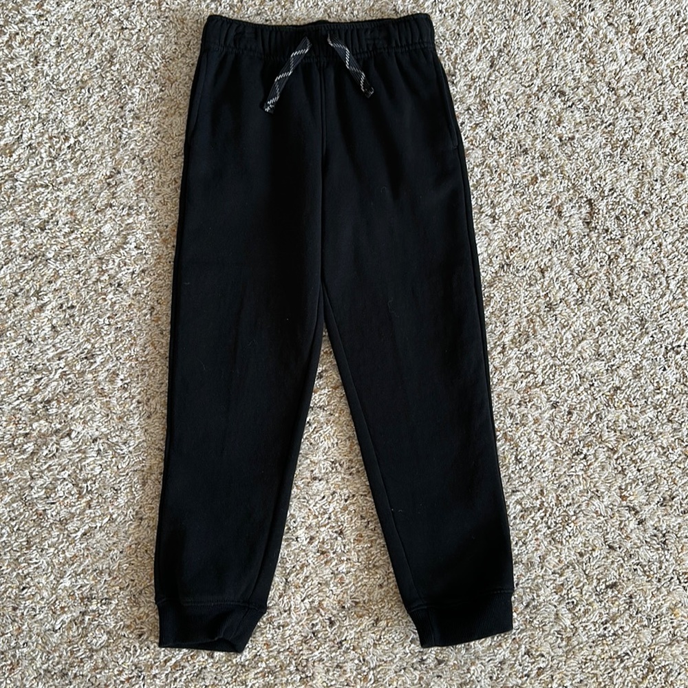 Cat & Jack boys sweatpants. Size small (6/7)